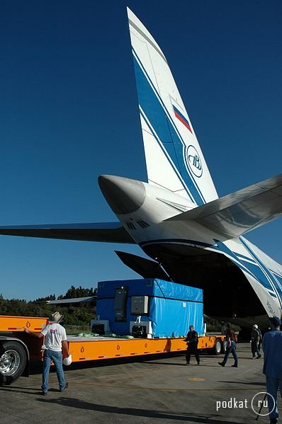 1253955029_398pxan124_cargo_unloading_through_the_rear.jpg